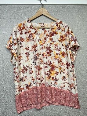 XXL Maurices Floral V-Neck Short Sleeve Top